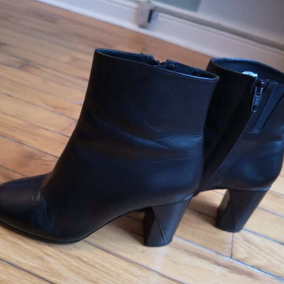 Heel ankle black booties from Comptoir des Cotonniers - Picture 1 of 6